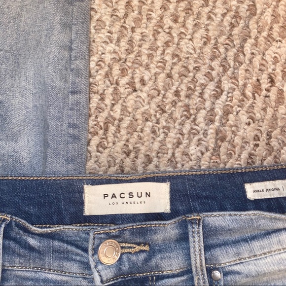 super cute & embroidered jeans - Picture 3 of 7